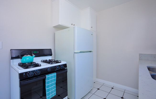 2 beds, 1 bath, $2,295, Unit 08