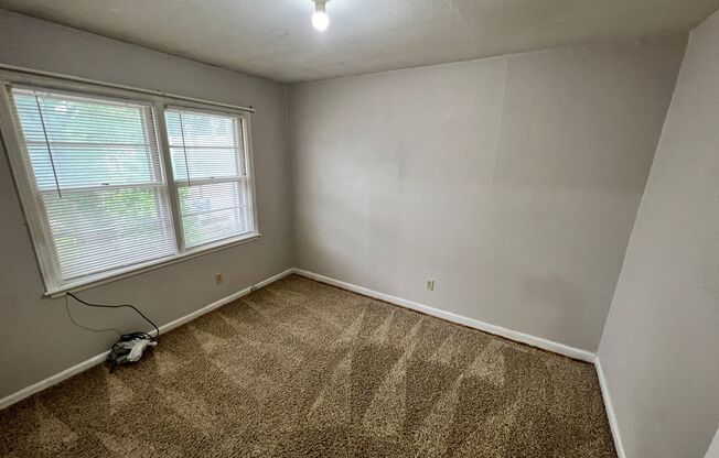 Updated 4 Bed, Across from KSU