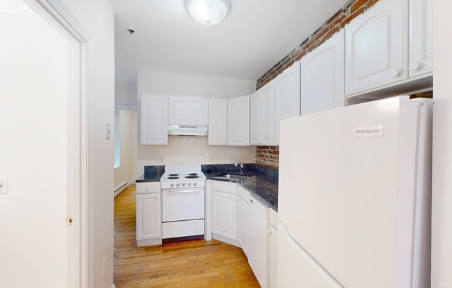 2 beds, 1 bath, 700 sqft, $3,495, Unit 13