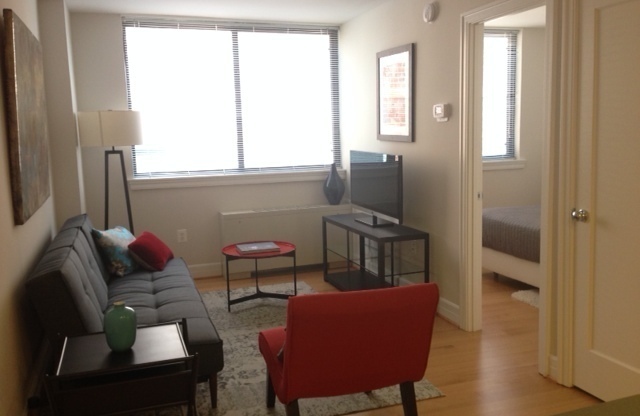 1 bed, 1 bath, $2,595, Unit 1001