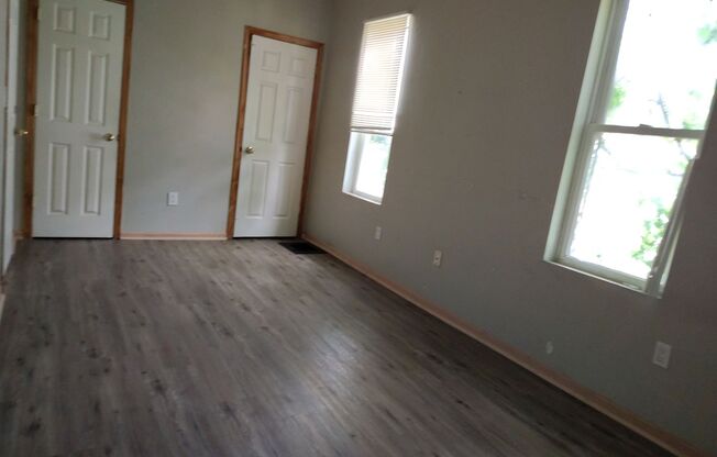 2425-27 W Greenfield Ave