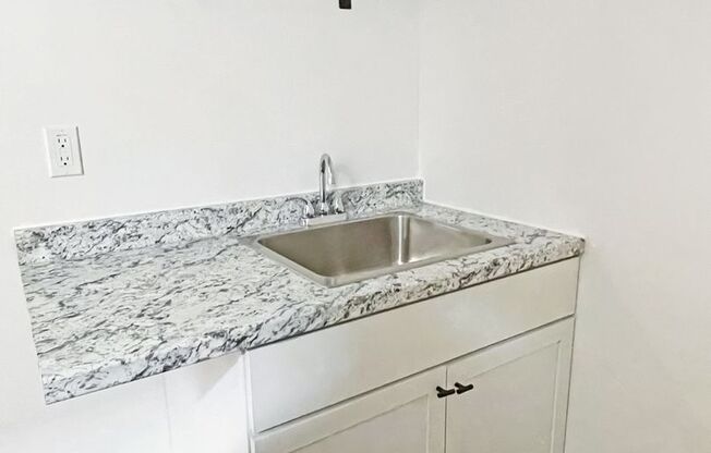 Studio, 1 bath, 345 sqft, $895, Unit 15
