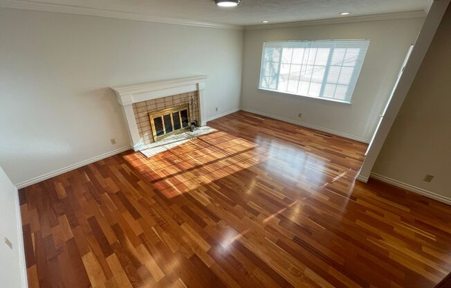 $3,790 / 4b/2bth - CUTE HOME IN GLENMOOR