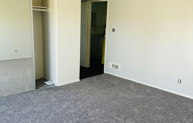 111 Tustin Plaza Apartments