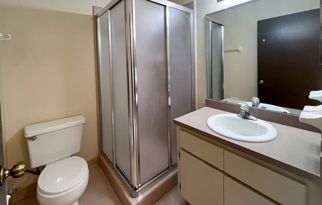 2/2 Flat in Napier Oaks available August 1!