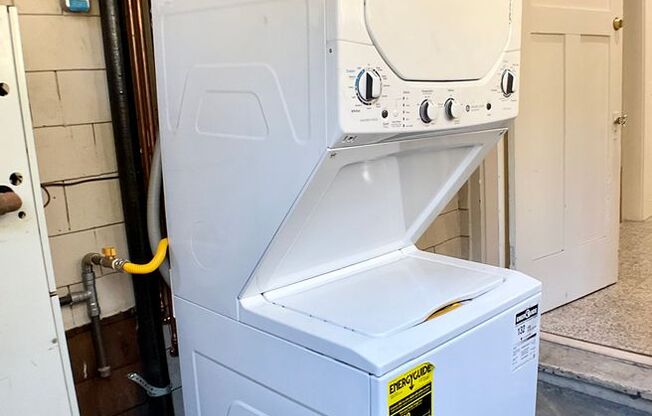 LARGE 3BR In Pac Heights. In-Unit Laundry! New Appliances! Dishwasher!