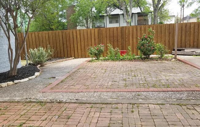 2 beds, 2 baths, 782 sqft, $1,950