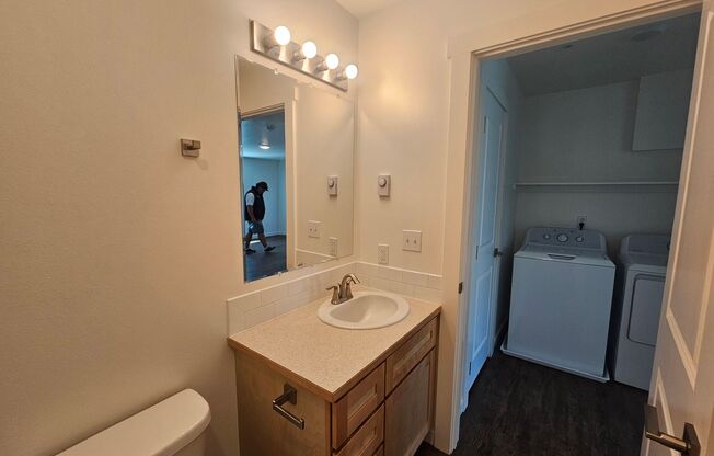 1 bed, 1 bath, $1,300, Unit 202