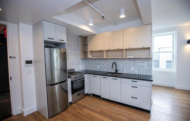 323 E 19 ST