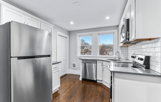 11 TOWN HL ST