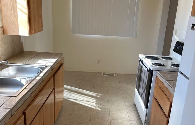 Great Sixplex Near UNM Campus