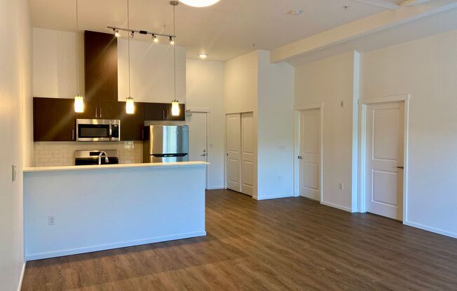 2 beds, 2 baths, 900 sqft, $2,895, Unit 2500-A