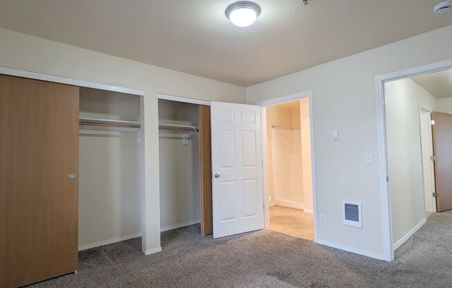 3 beds, 2 baths, 1,180 sqft, $1,585, Unit E304