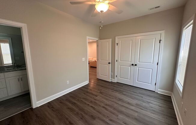 2 beds, 1 bath, $1,600