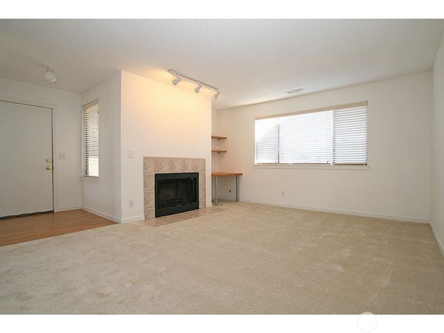 2Bd/1Ba Kirkland Condo