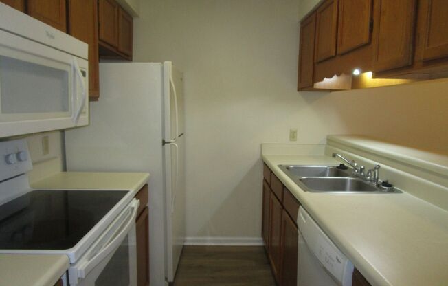 2 beds, 1.5 baths, 1,000 sqft, $950, Unit 690a