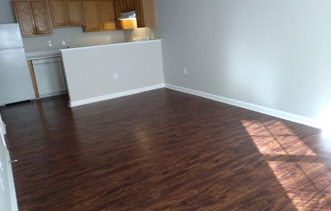 3 beds, 1.5 baths, $1,450, Unit UNIT # 107