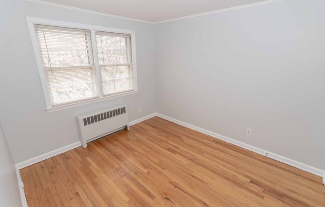 2 beds, 1 bath, $1,895, Unit V-18-3