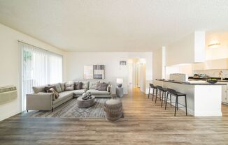 2 beds, 1 bath, 800 sqft, $2,400, Unit 570-09