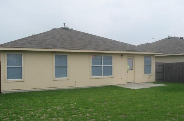 3 beds, 2 baths, $1,850