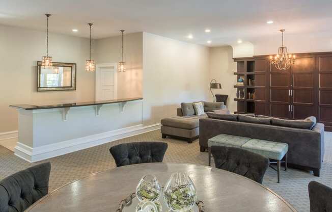 Resident clubhouse with lounge area, dining table, breakfast bar at Amberleigh apartments in Fairfax, Virginia 22031