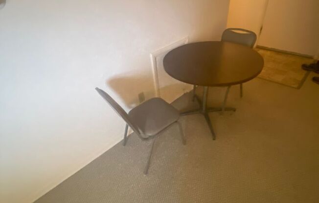 Studio, 1 bath, 323 sqft, $1,075, Unit O-105