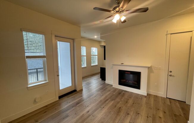 2 beds, 1 bath, 560 sqft, $1,699, Unit 1305