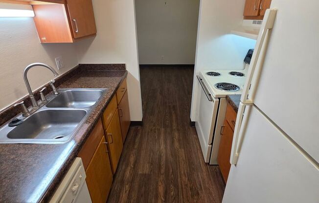 2 beds, 1 bath, 955 sqft, $1,225, Unit 19 - 204