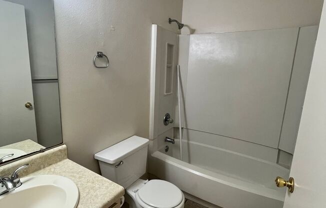 2 beds, 1 bath, $1,395