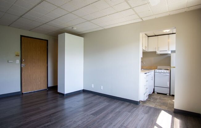 Top Floor NW Studio Between Nob Hill & The Pearl!