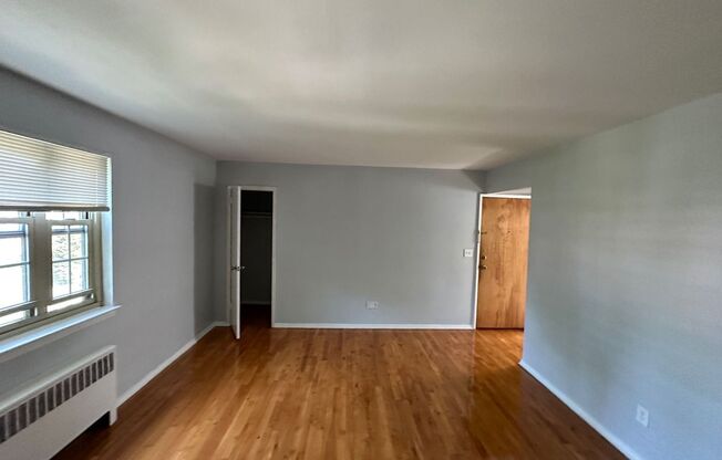 2 beds, 1 bath, 825 sqft, $2,200