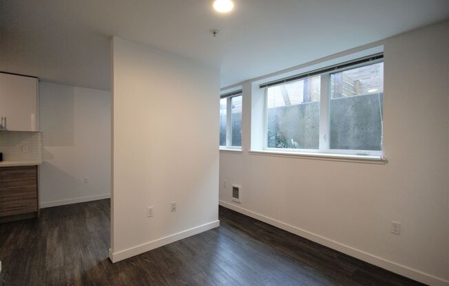 Studio, 1 bath, 356 sqft, $1,395, Unit 12 NEW
