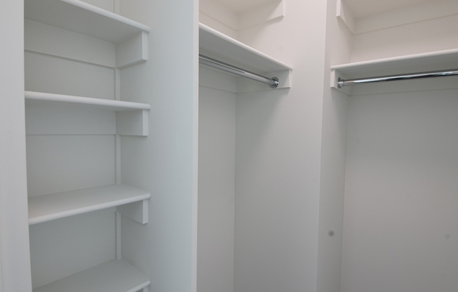 1 bed, 1 bath, $5,425, Unit 42G