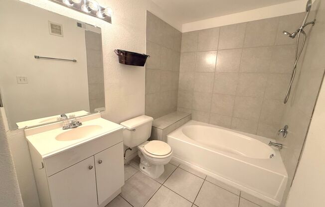 1 bed, 1 bath, $1,095, Unit UNIT 1015