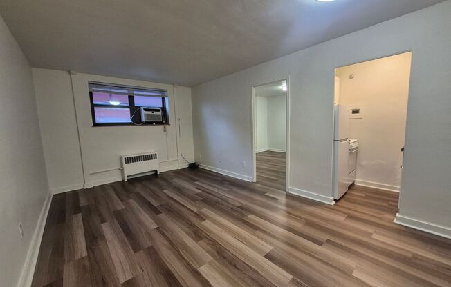 1 bed, 1 bath, 450 sqft, $1,299, Unit 5326 Fifth Ave. #05