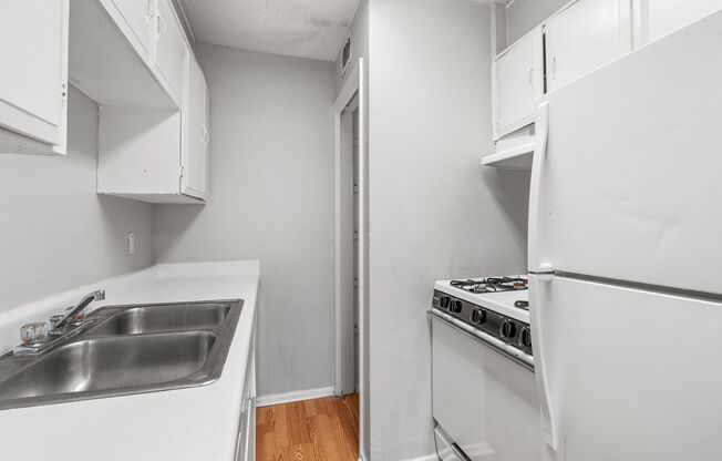 2 beds, 1 bath, 750 sqft, $1,095, Unit K714 - 307 - 206