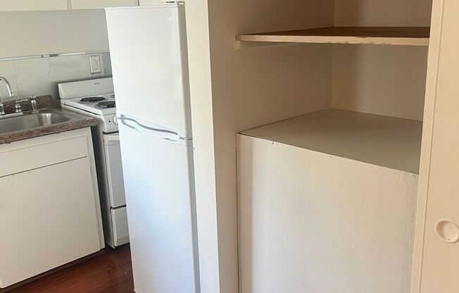 Studio, 1 bath, 278 sqft, $1,095, Unit 206