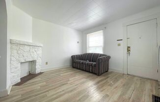 1 bed, 1 bath, $450, Unit 116 1/2 N Plum St.