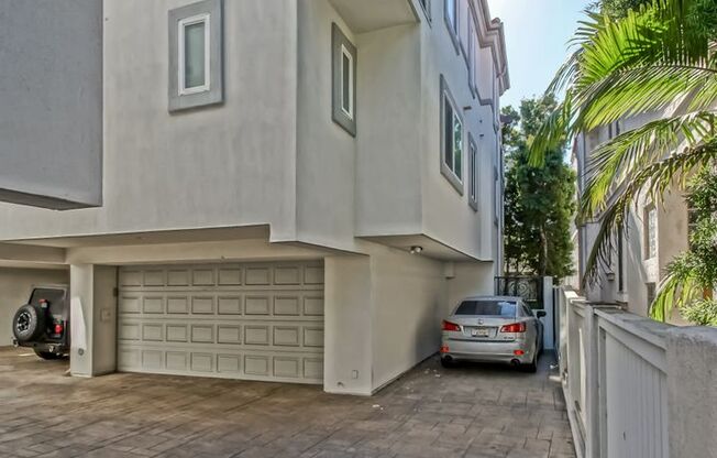 Remodeled, Bright & Spacious, 2400 Sq Ft Detached Townhome w/ Amazing Ocean Views in Private Community Close to Shopping, Greenbelt, King Harbor Marina, Downtown HB  & Just 1/2 Mile to Beach!