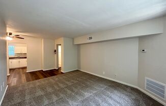 2 beds, 1 bath, $895, Unit MA9136