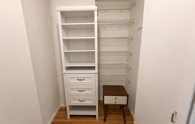 1 bed, 1 bath, 600 sqft, $5,100, Unit 4E