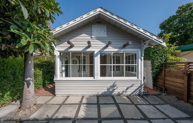 706 Marine Street - 1 Bedroom + Sudio Home