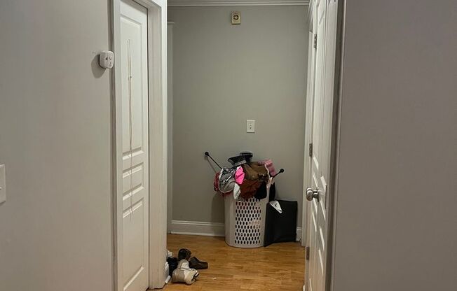 3 beds, 3 baths, $2,400, Unit C306
