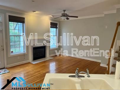 3 beds, 2.5 baths, 1,910 sqft, $2,100