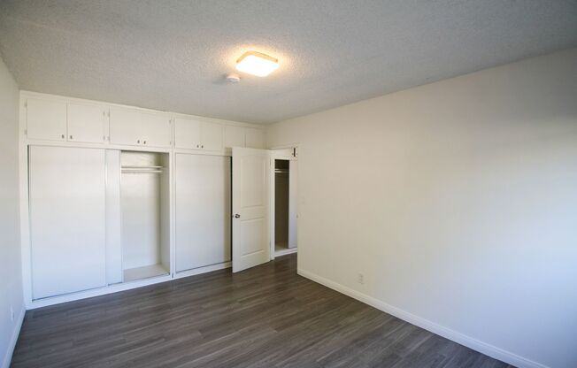 (6103) 921 N Eucalyptus Ave.