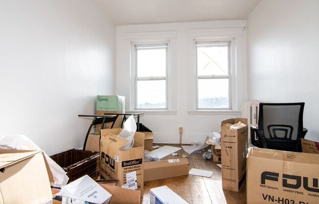 2 beds, 1 bath, $3,000, Unit Unit #30