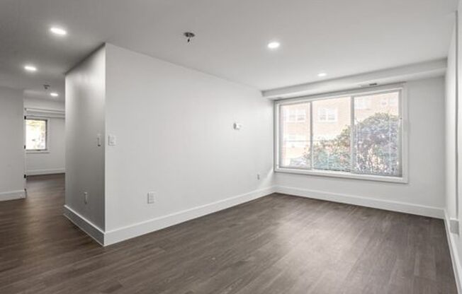 2 beds, 1 bath, 603 sqft, $1,800, Unit 5930-LL4
