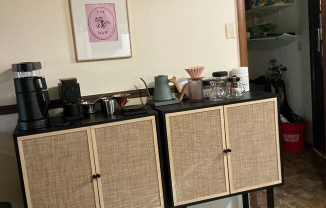 2 bedroom 1 bath duplex is located off Whitehead Rd!