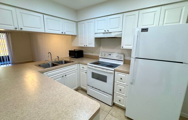 Spacious Townhome - Internet - Casablanca East!