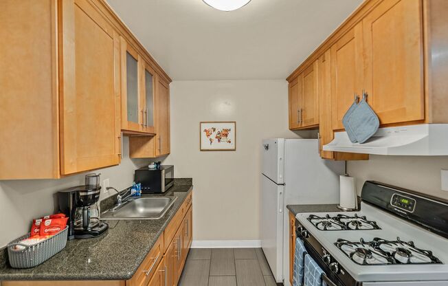 1 bed, 1 bath, 562 sqft, $2,225, Unit 415 Adams St #3